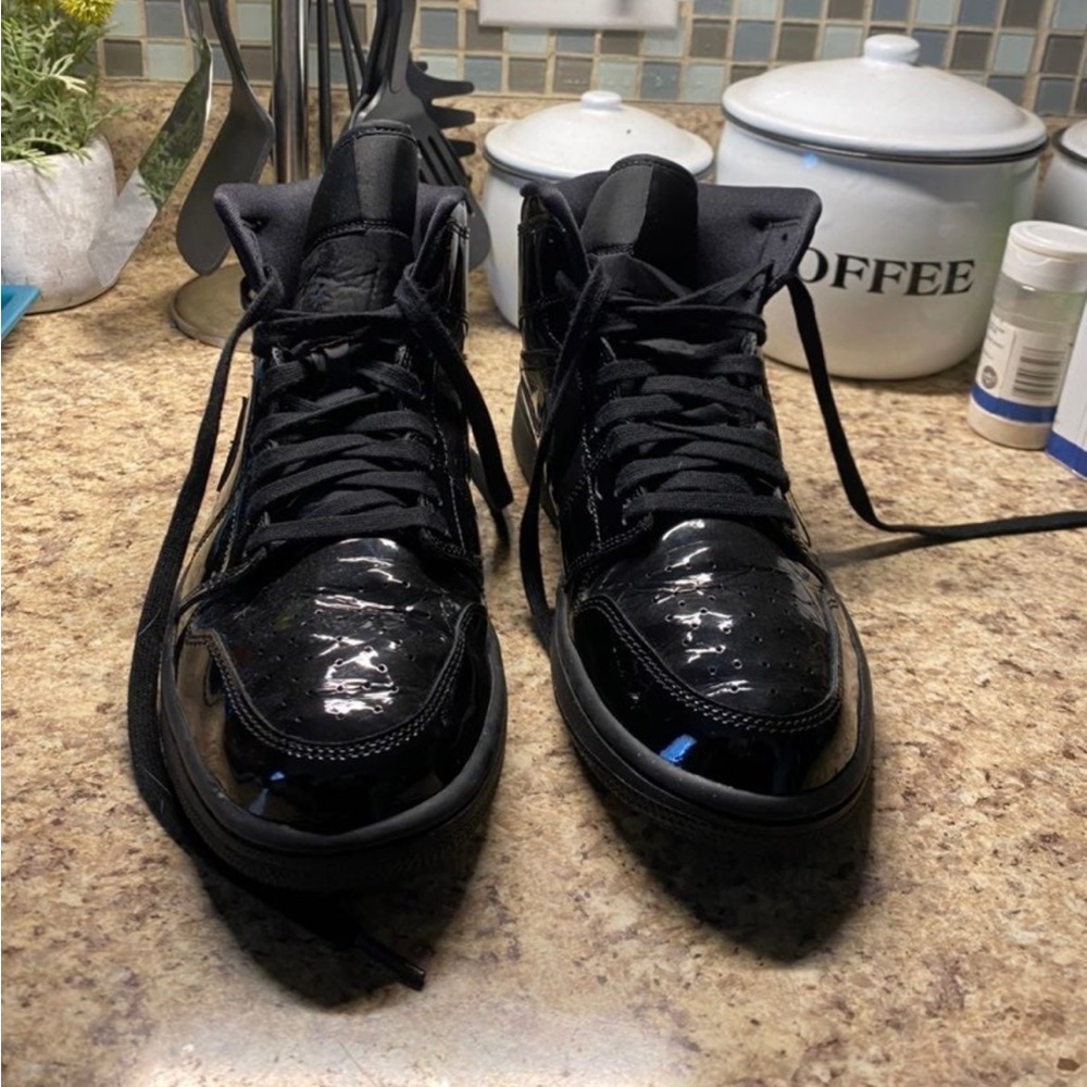 Air Jordan 1 Mid Black Patent Leather